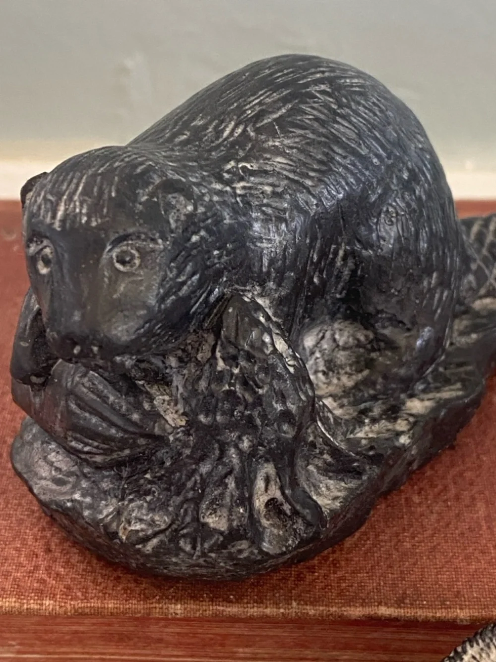 Wolf originals Stone-Look Owl & Beaver Decorative Figurines in Dark Gray - Picture 7 of 13
